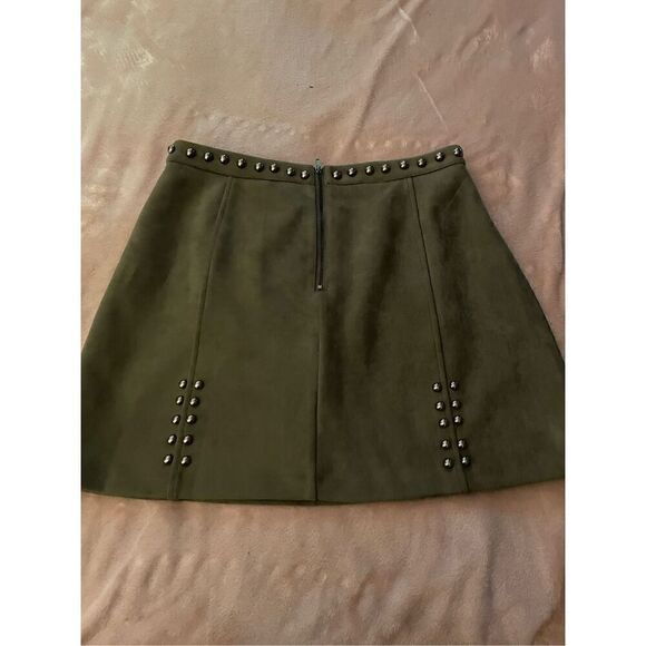 NWT Promesa Faux Suede Mini Skirt With Studs Olive Green Size M - Picture 4 of 10